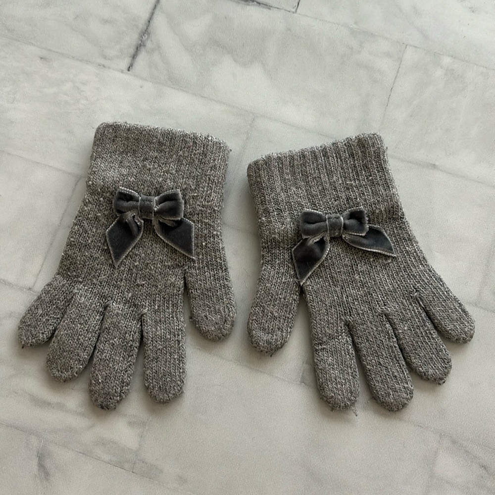 Condor Gray Gloves with Velvet Bows